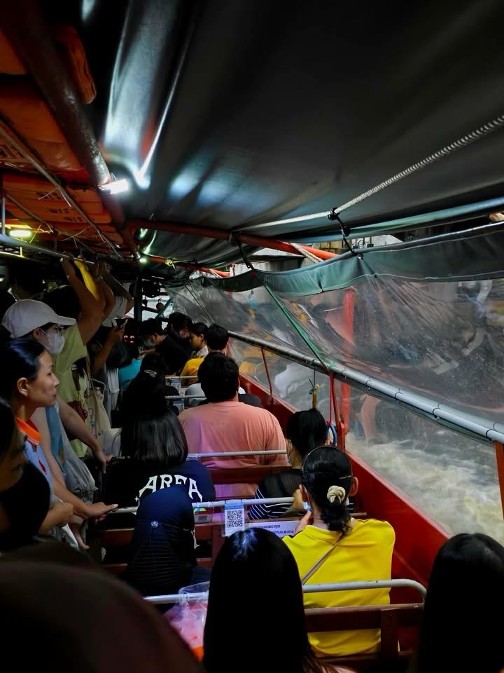 Up the Khlong Without a Clue